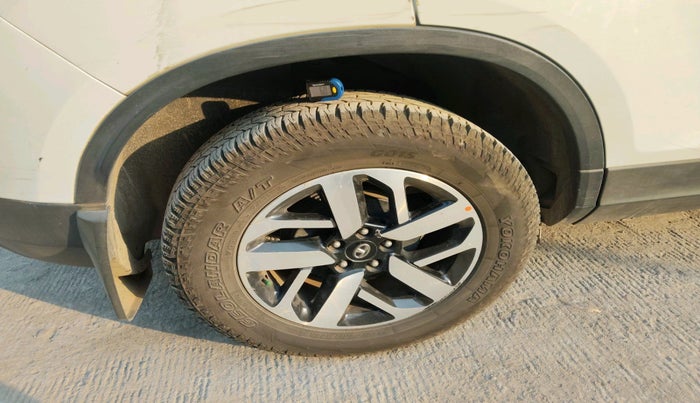 2022 Tata Harrier XZA PLUS 2.0L DUAL TONE, Diesel, Automatic, 96,117 km, tyre