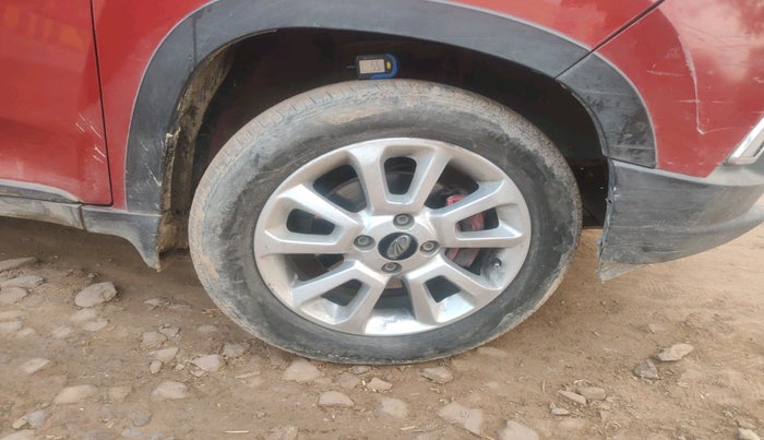 2017 Mahindra Kuv100 K8 6 STR, Petrol, Manual, 58,000 km, tyre