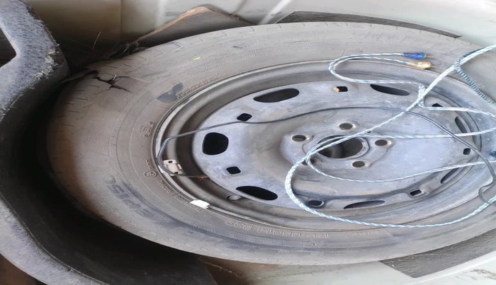 2014 Volkswagen Vento TRENDLINE DIESEL 1.6, Diesel, Manual, 1,71,532 km, tyre