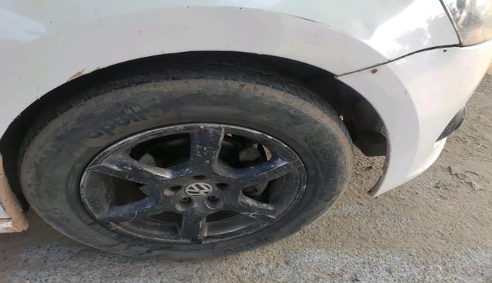 2014 Volkswagen Vento TRENDLINE DIESEL 1.6, Diesel, Manual, 1,71,532 km, tyre