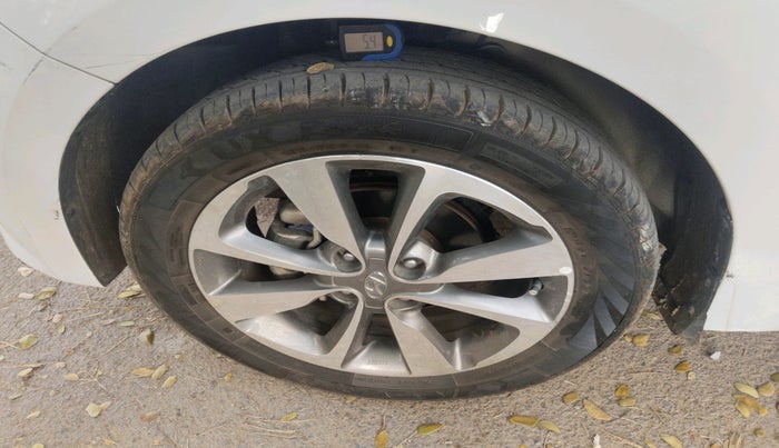 2015 Hyundai i20 SPORTZ 1.4 AT, Petrol, Automatic, 98,340 km, tyre