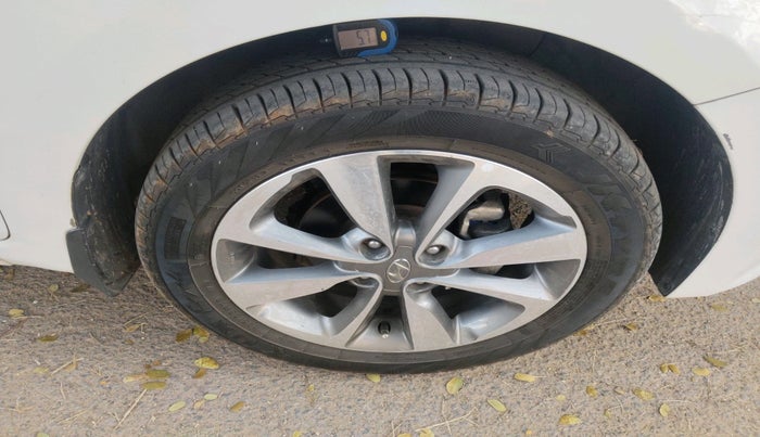 2015 Hyundai i20 SPORTZ 1.4 AT, Petrol, Automatic, 98,340 km, tyre