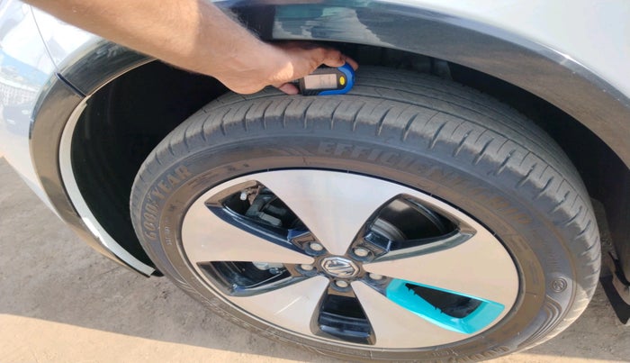 2024 MG Windsor EV Exclusive, Electric, Automatic, 18,985 km, tyre