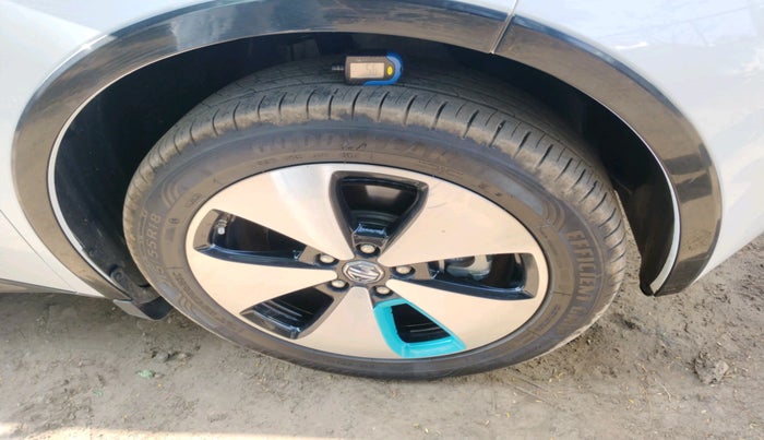 2024 MG Windsor EV Exclusive, Electric, Automatic, 18,985 km, tyre