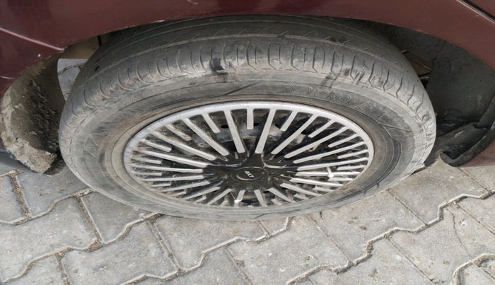 2017 Honda Amaze 1.2L I-VTEC SX, Petrol, Manual, 1,19,048 km, tyre