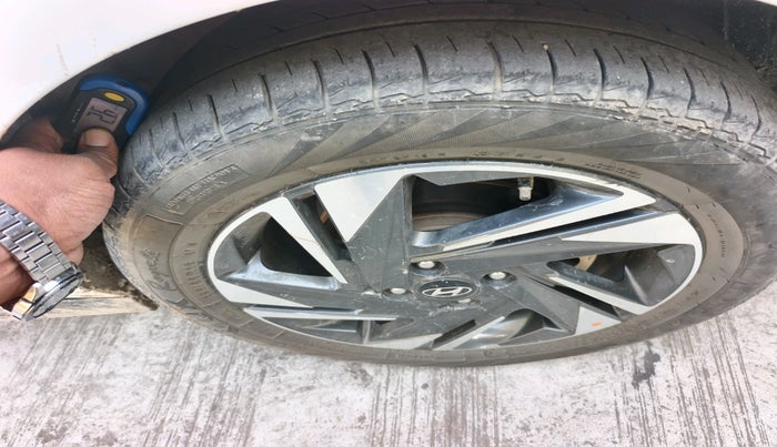 2020 Hyundai NEW I20 ASTA 1.2 MT, Petrol, Manual, 68,187 km, tyre