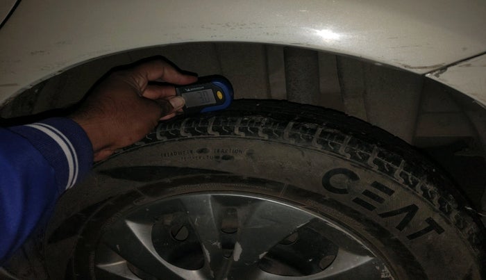 2015 Maruti Swift VXI, Petrol, Manual, 65,380 km, tyre