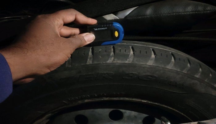 2015 Maruti Swift VXI, Petrol, Manual, 65,380 km, tyre