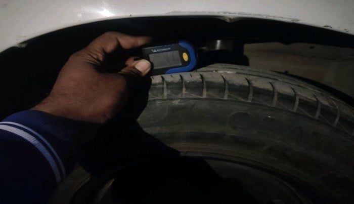 2015 Maruti Swift VXI, Petrol, Manual, 65,380 km, tyre