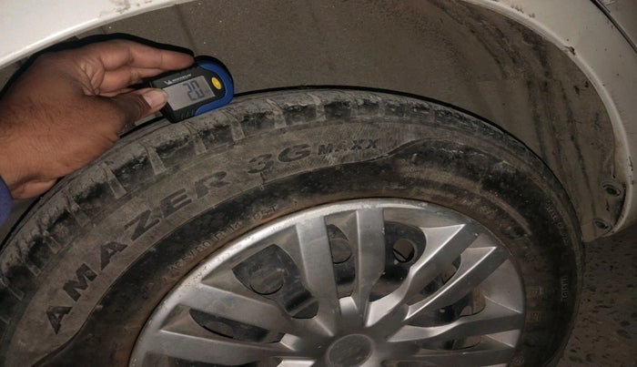 2015 Maruti Swift VXI, Petrol, Manual, 65,380 km, tyre