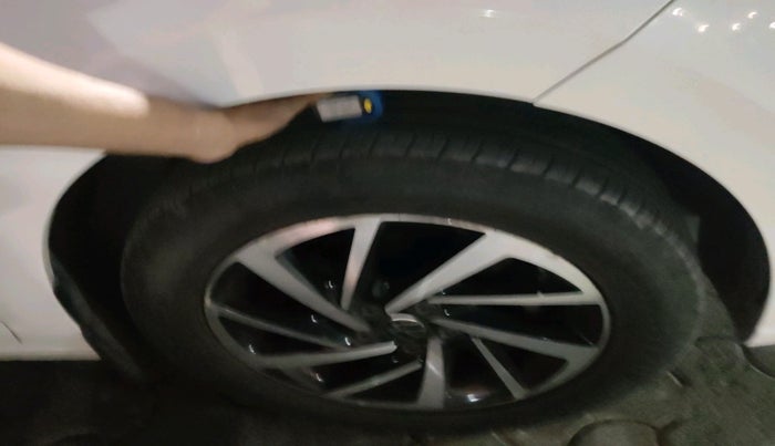 2022 Volkswagen VIRTUS TOPLINE TSI 1.0 AT, Petrol, Automatic, 20,137 km, tyre