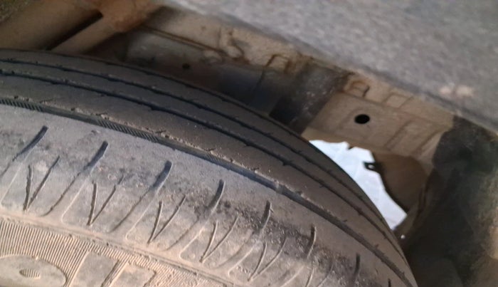 2017 Mahindra Kuv100 K6 6 STR, Petrol, Manual, 1,11,957 km, tyre