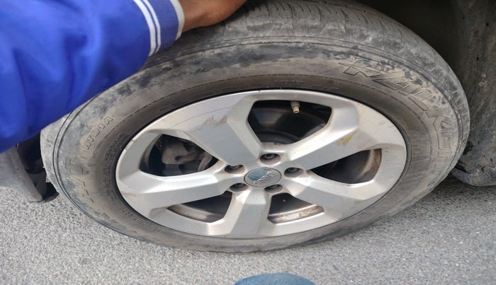 2018 Jeep Compass LONGITUDE (O) 2.0 DIESEL, Diesel, Manual, 1,47,991 km, tyre