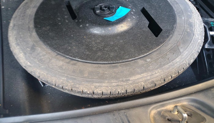 2018 Jeep Compass LONGITUDE (O) 2.0 DIESEL, Diesel, Manual, 1,47,991 km, tyre