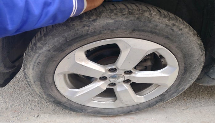 2018 Jeep Compass LONGITUDE (O) 2.0 DIESEL, Diesel, Manual, 1,47,991 km, tyre