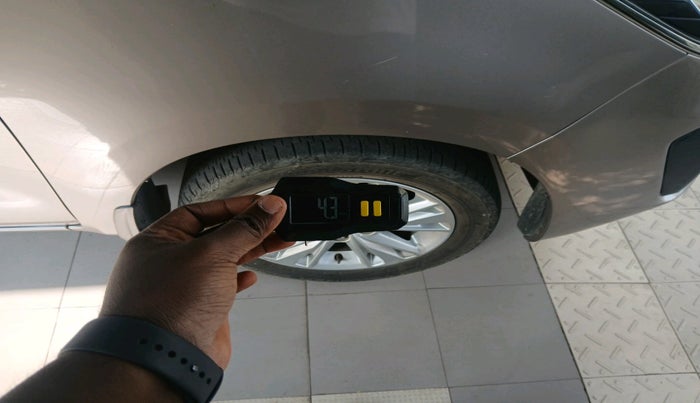 2016 Toyota Innova Crysta 2.8 ZX AT 7 STR, Diesel, Automatic, 1,11,572 km, tyre