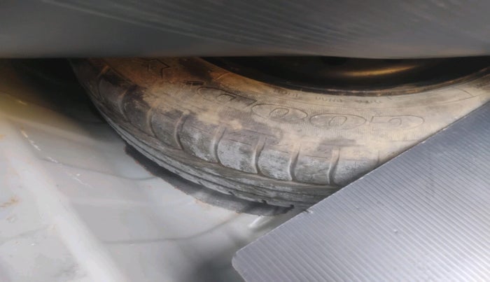 2011 Toyota Etios V, Petrol, Manual, 50,777 km, tyre