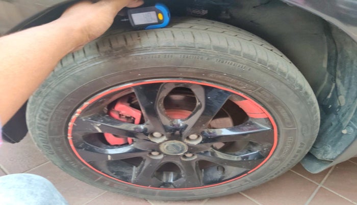 2016 Nissan Micra XV CVT, Petrol, Automatic, 34,260 km, tyre