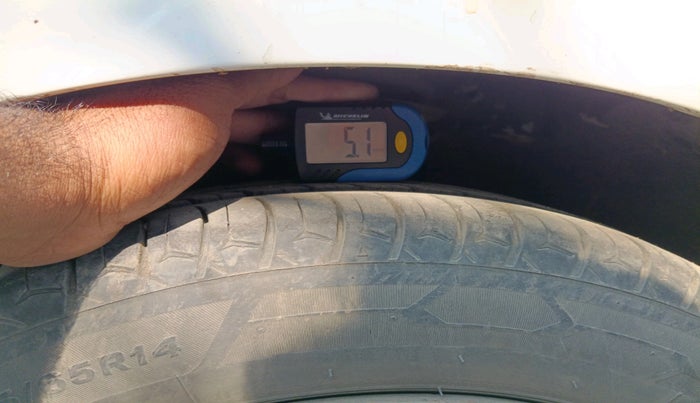 2013 Hyundai Grand i10 SPORTZ 1.1 CRDI, Diesel, Manual, 1,87,000 km, tyre