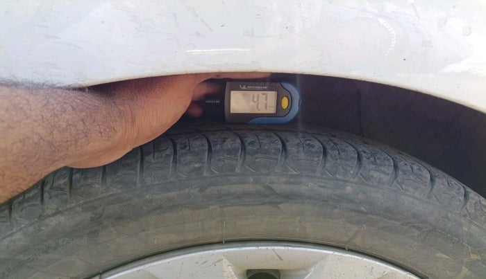 2013 Hyundai Grand i10 SPORTZ 1.1 CRDI, Diesel, Manual, 1,87,000 km, tyre