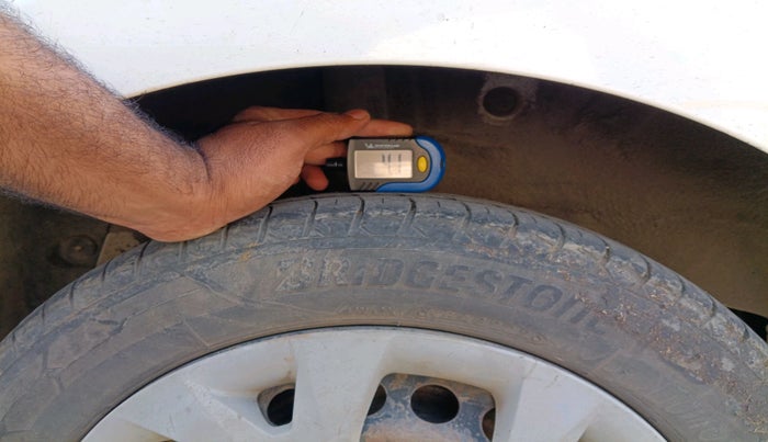 2013 Hyundai Grand i10 SPORTZ 1.1 CRDI, Diesel, Manual, 1,87,000 km, tyre