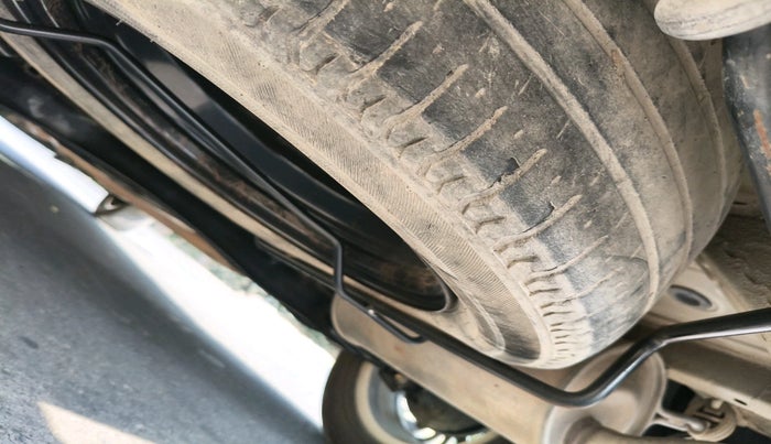 2021 Maruti Ertiga VXI CNG, Petrol, Manual, 1,62,357 km, tyre