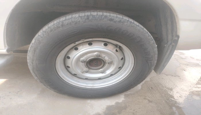 2013 Mahindra Scorpio LX, Diesel, Manual, 1,75,438 km, tyre