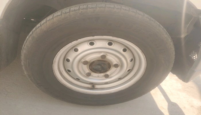 2013 Mahindra Scorpio LX, Diesel, Manual, 1,75,438 km, tyre