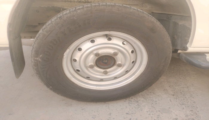 2013 Mahindra Scorpio LX, Diesel, Manual, 1,75,438 km, tyre