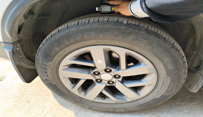 2024 Tata Safari PURE (O), Diesel, Manual, 45,698 km, tyre