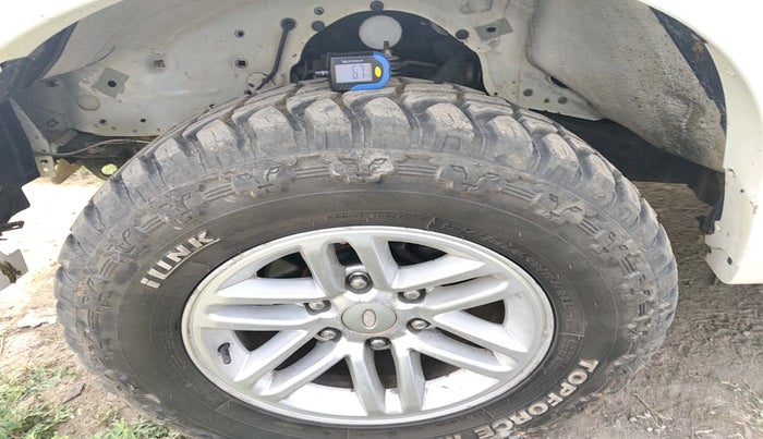 2012 Ford Endeavour 2.5L 4X2 AT, Diesel, Automatic, 1,31,413 km, tyre