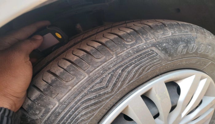 2018 Maruti Dzire VXI, Petrol, Manual, 85,400 km, tyre