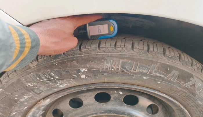 2015 Hyundai Xcent BASE 1.2, Petrol, Manual, 81,200 km, tyre