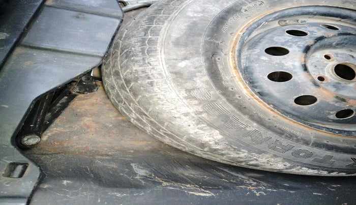 2017 Maruti Dzire VDI, Diesel, Manual, 1,19,210 km, tyre