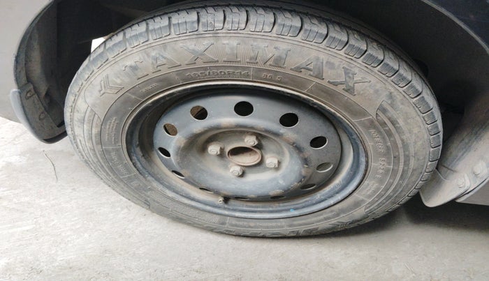 2017 Maruti Dzire VDI, Diesel, Manual, 1,19,210 km, tyre