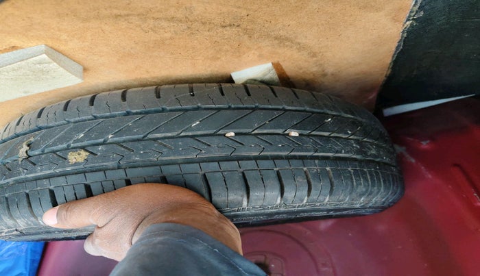 2017 Hyundai Eon SPORTZ, Petrol, Manual, 74,968 km, tyre