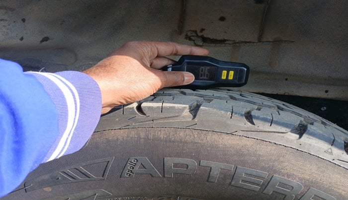 2011 Mahindra Scorpio 2.5 TURBO 7 STR, Diesel, Manual, 1,00,000 km, tyre