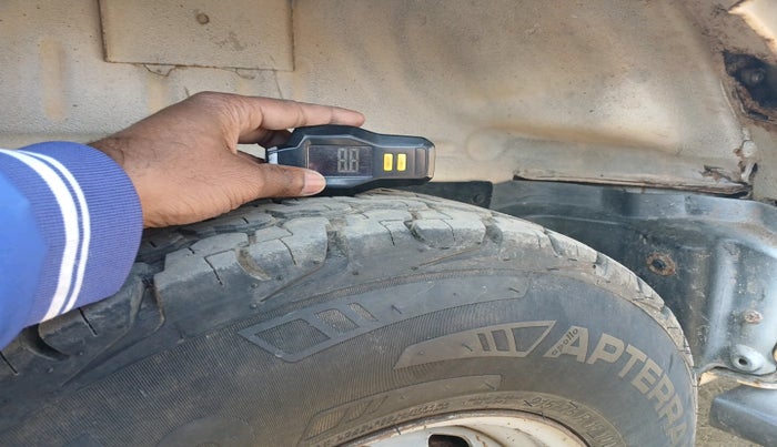 2011 Mahindra Scorpio 2.5 TURBO 7 STR, Diesel, Manual, 1,00,000 km, tyre