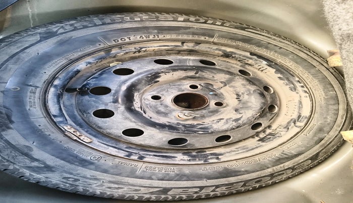 2015 Maruti Swift VXI, Petrol, Manual, 83,638 km, tyre