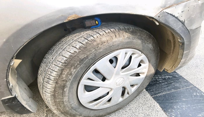 2015 Maruti Swift VXI, Petrol, Manual, 83,638 km, tyre