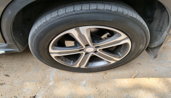 2017 Mercedes Benz GLC CLASS 220 D 4 MATIC, Diesel, Automatic, 1,14,624 km, tyre