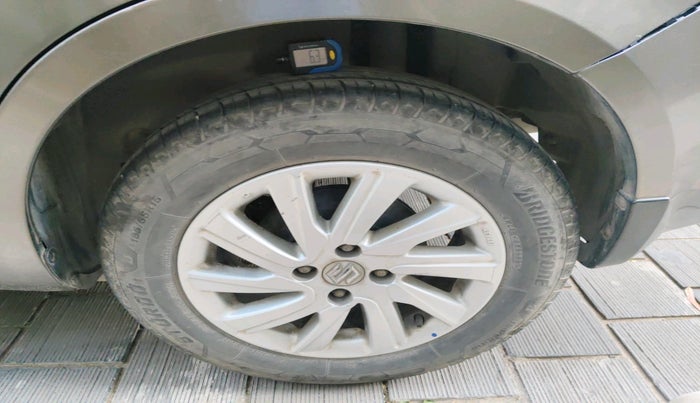 2015 Maruti Swift Dzire ZXI, Petrol, Manual, 54,704 km, tyre