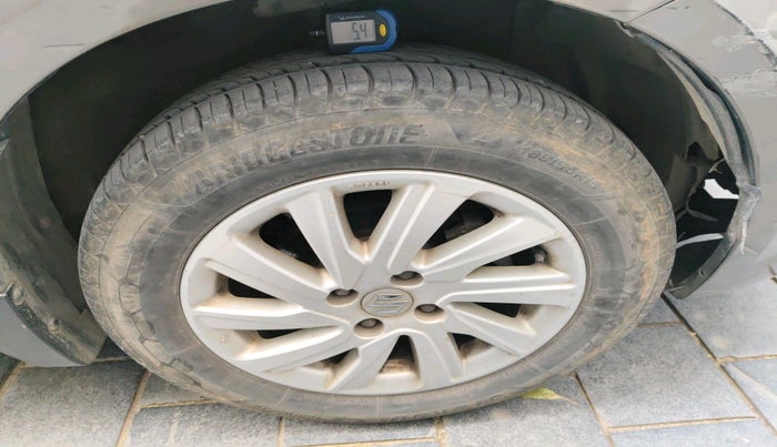 2015 Maruti Swift Dzire ZXI, Petrol, Manual, 54,704 km, tyre