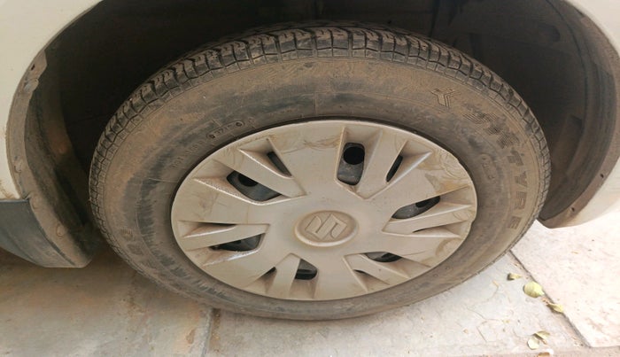 2013 Maruti Swift VXI, Petrol, Manual, 37,144 km, tyre