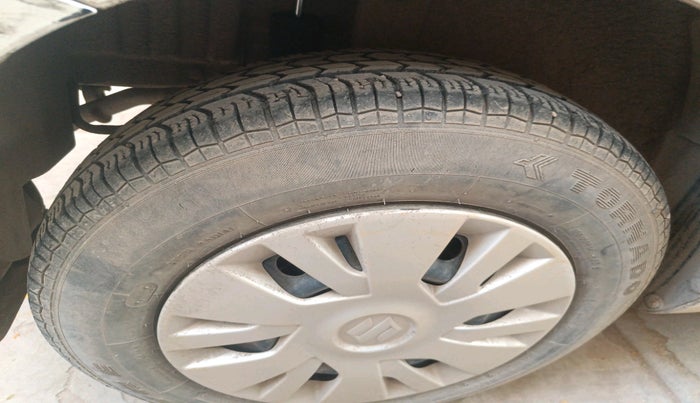 2013 Maruti Swift VXI, Petrol, Manual, 37,144 km, tyre