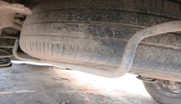 2016 Maruti Ertiga VXI CNG, Petrol, Manual, 3,31,898 km, tyre