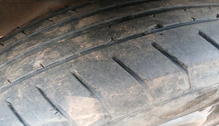 2016 Maruti Ertiga VXI CNG, Petrol, Manual, 3,31,898 km, tyre