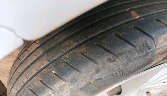 2016 Maruti Ertiga VXI CNG, Petrol, Manual, 3,31,898 km, tyre