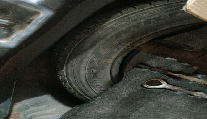 2016 Honda Jazz 1.2L I-VTEC V, Petrol, Manual, 2,22,735 km, tyre