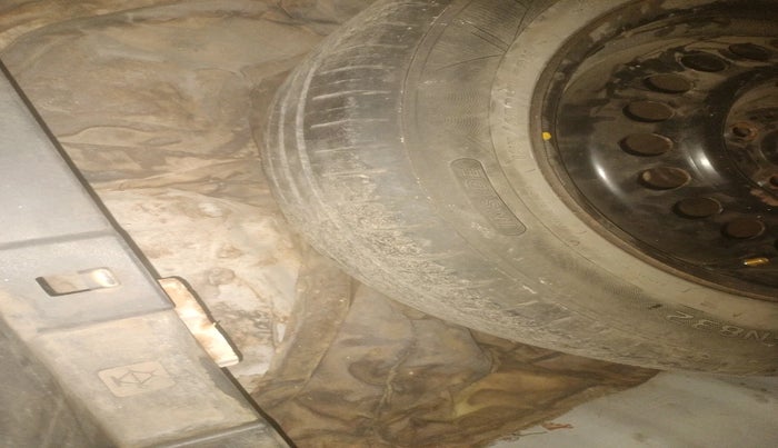 2011 Honda City 1.5L I-VTEC V MT, Petrol, Manual, 1,70,105 km, tyre